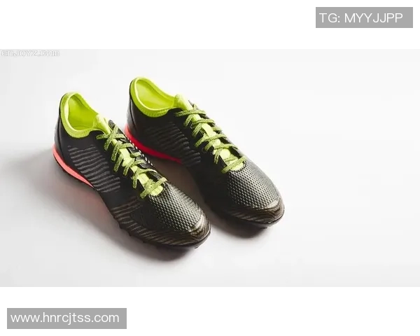 阿迪达斯足球系列全新发布引领潮流助力球场表现与时尚结合